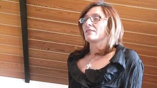 Milf with shaved pussy enjoys alone while being filmed - 1