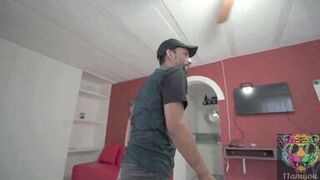 No te vayas a venir adentro! Me cogo a la esposa de mi mejor amigo!!